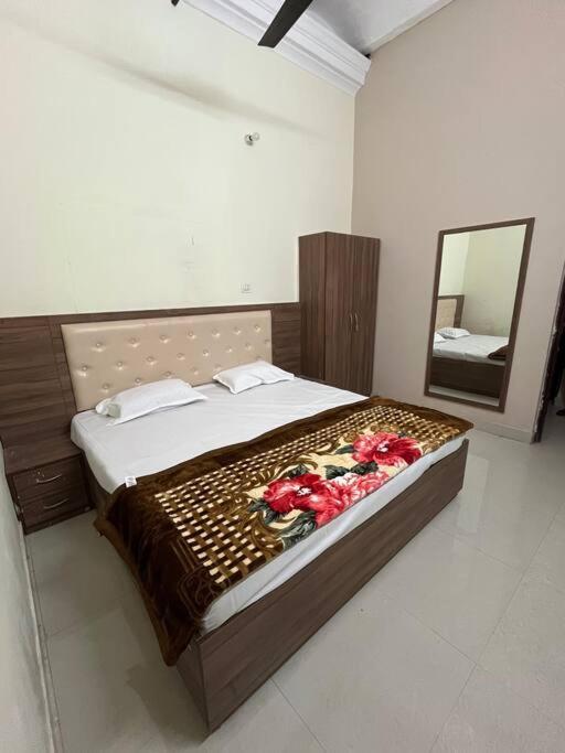 Spacious With Serene Vibes * Prayagraj